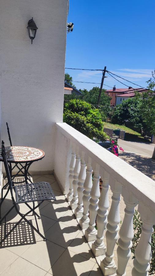 Apartments Veni Up Starigrad Paklenica Exterior foto